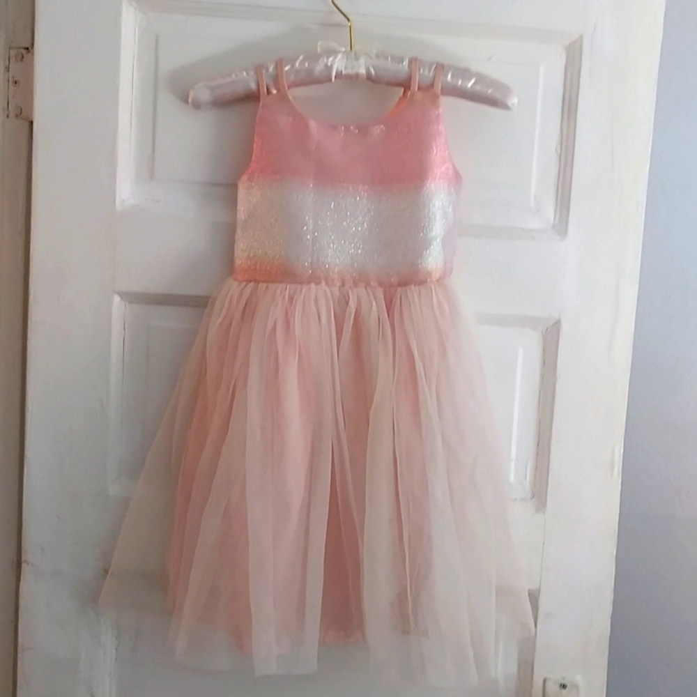 Girls party dress Cat and Jack size small.Equivalent to a size 6 to 7